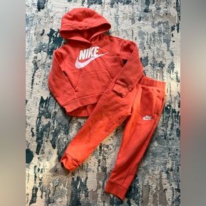 Girls Nike sweatsuit